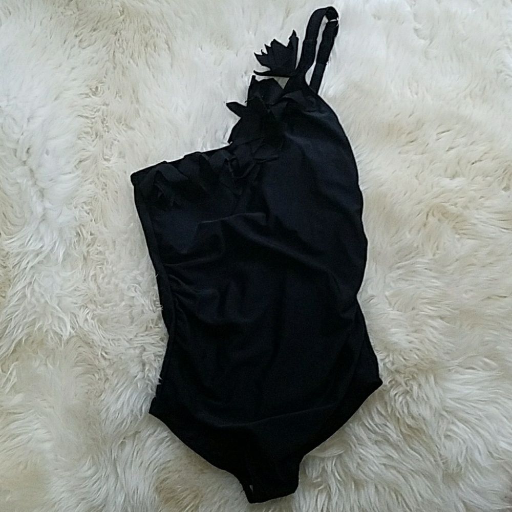 One shoulder bathing suit
